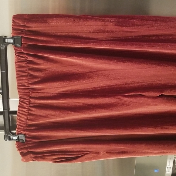 💕ST. JOHN💕 Crushed Velvet Pants with Elasticized Back Waist Oxblood Red L NWOT - Picture 6 of 12